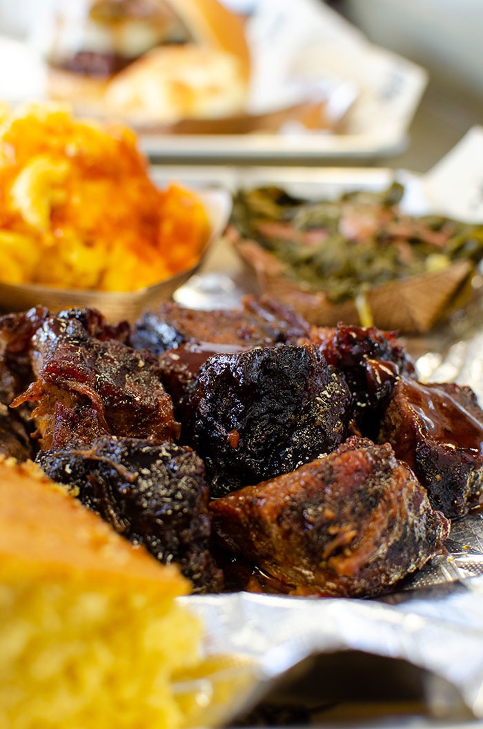 North Carolina Barbecue (35+ Great Restaurants + History)