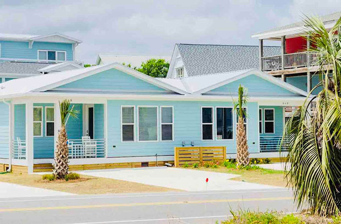 The Blue Bungalow~Bikes~Monthly stays Available! - Houses for Rent in  Wilmington, North Carolina, United States - Airbnb