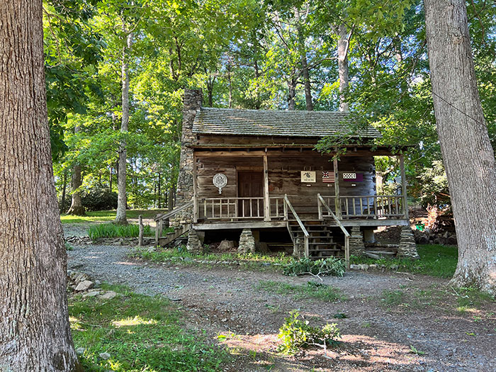 small cabin in the woods the houses Hickory Ridge Living History Museum. 